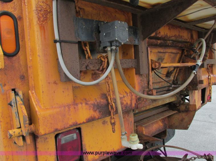 image for item F4896 1996 International 4900 dump truck