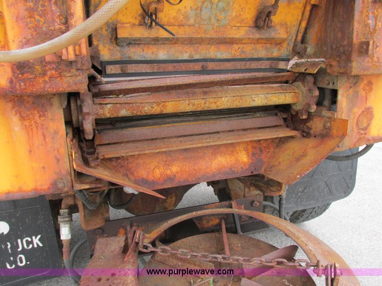 image for item F4896 1996 International 4900 dump truck