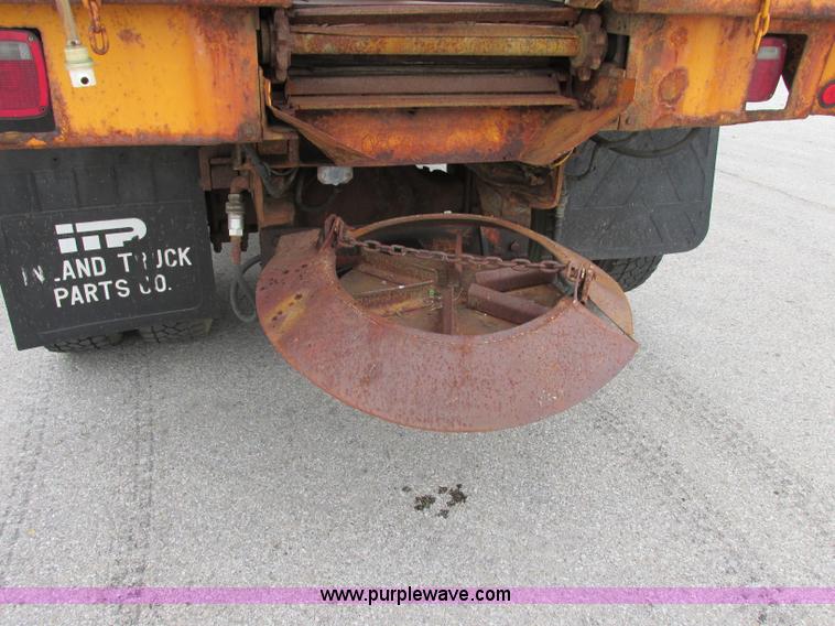 image for item F4896 1996 International 4900 dump truck