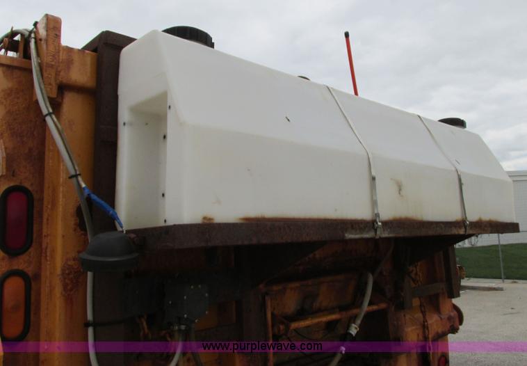 image for item F4896 1996 International 4900 dump truck