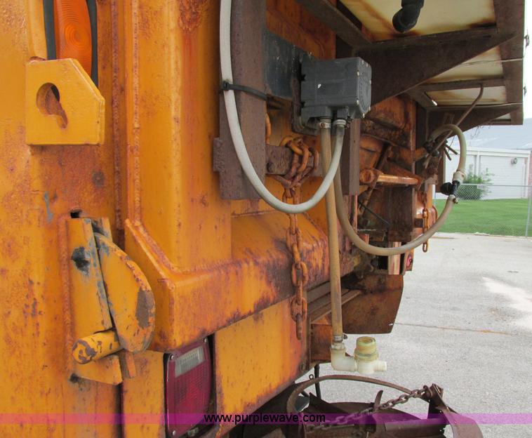 image for item F4896 1996 International 4900 dump truck