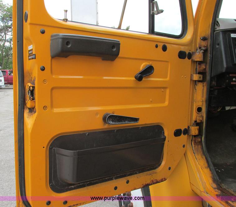 image for item F4896 1996 International 4900 dump truck