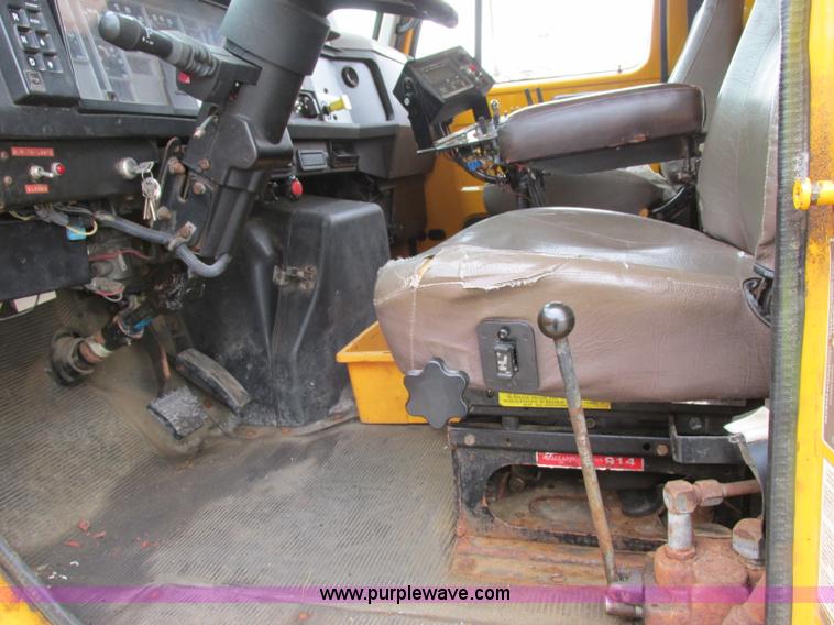 image for item F4896 1996 International 4900 dump truck