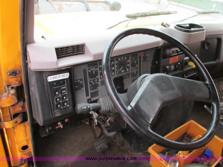 image for item F4896 1996 International 4900 dump truck