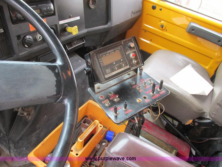 image for item F4896 1996 International 4900 dump truck