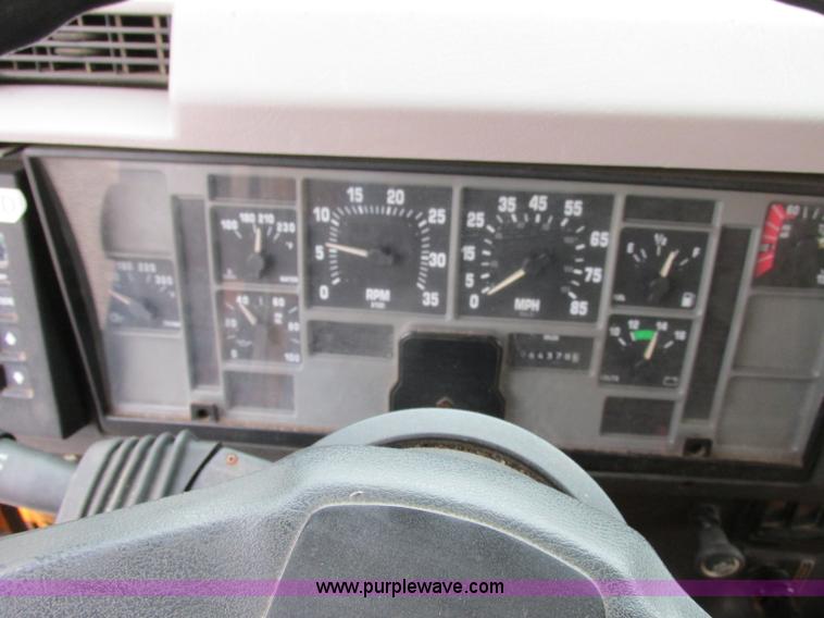 image for item F4896 1996 International 4900 dump truck