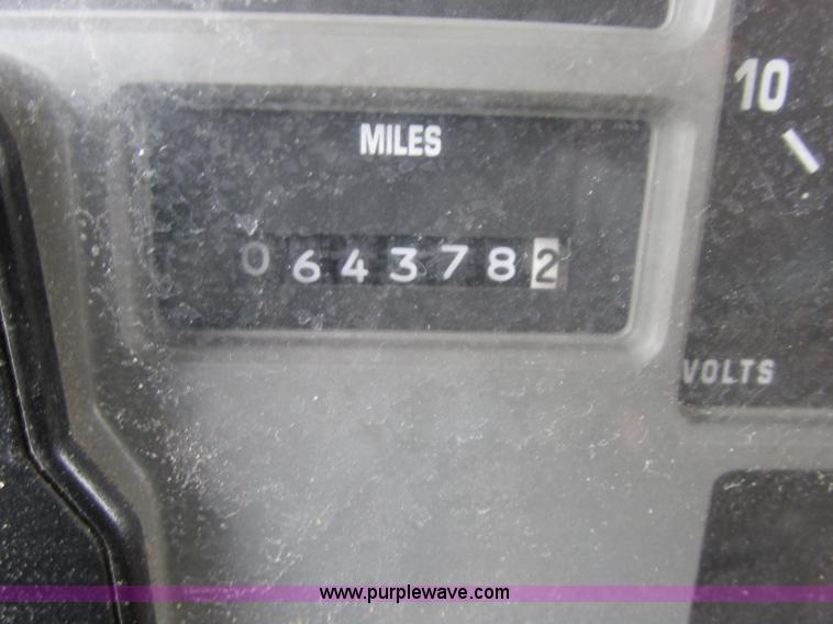 image for item F4896 1996 International 4900 dump truck