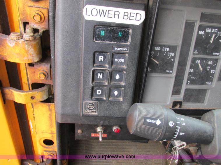 image for item F4896 1996 International 4900 dump truck