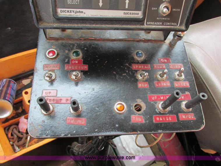 image for item F4896 1996 International 4900 dump truck