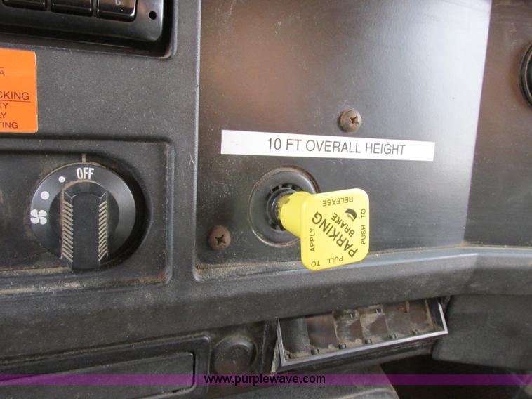 image for item F4896 1996 International 4900 dump truck