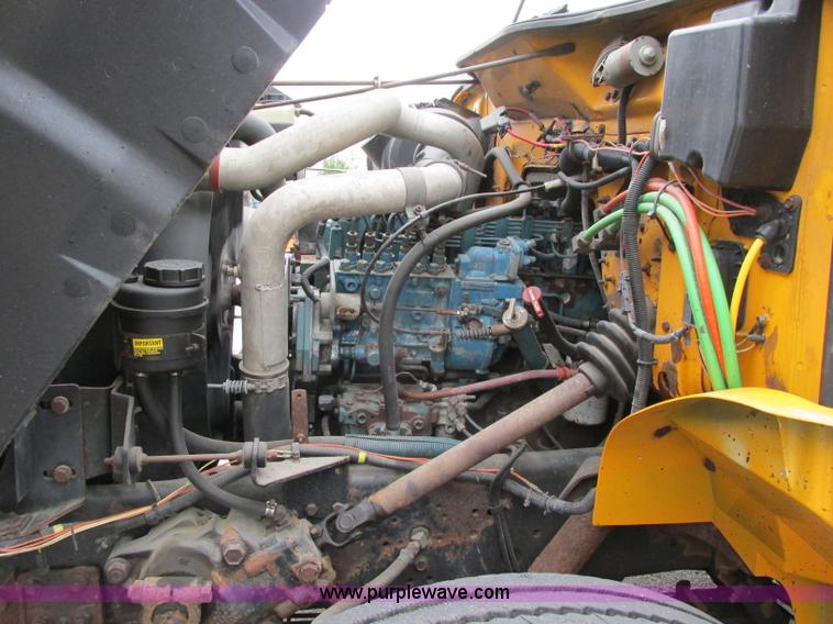 image for item F4896 1996 International 4900 dump truck