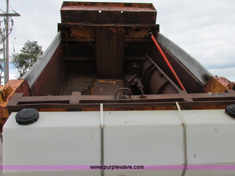 image for item F4896 1996 International 4900 dump truck