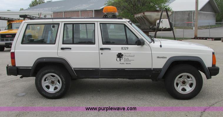 image for item F4901 1996 Jeep Cherokee Sport SUV