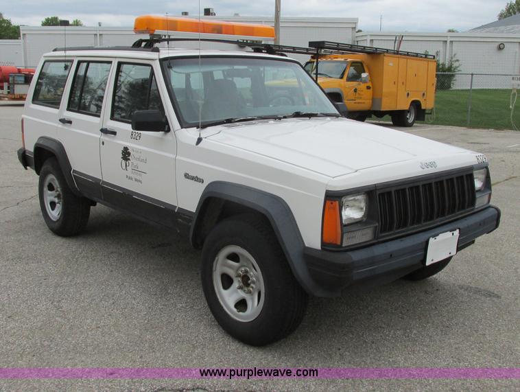 image for item F4901 1996 Jeep Cherokee Sport SUV