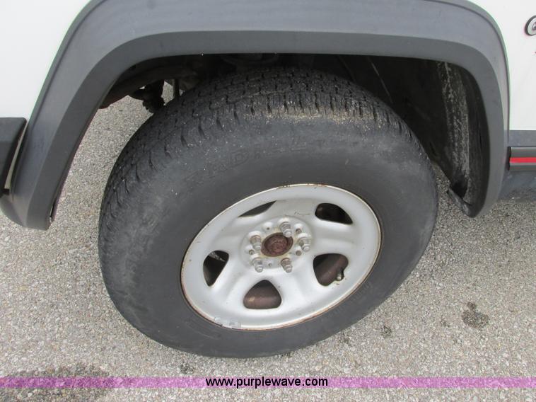 image for item F4901 1996 Jeep Cherokee Sport SUV