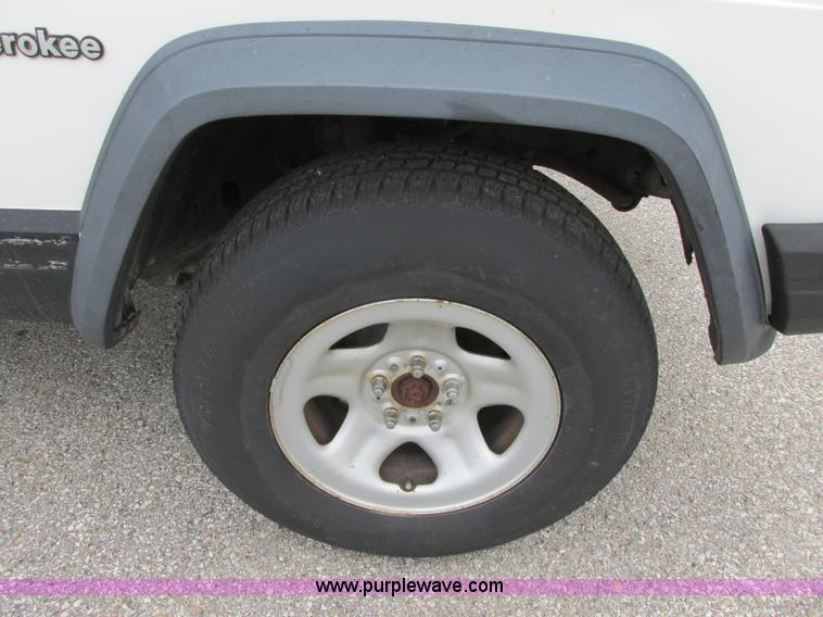 image for item F4901 1996 Jeep Cherokee Sport SUV