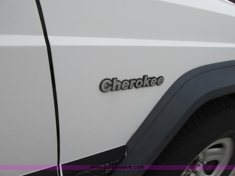 image for item F4901 1996 Jeep Cherokee Sport SUV