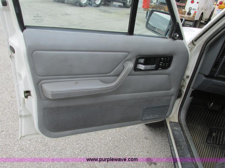image for item F4901 1996 Jeep Cherokee Sport SUV