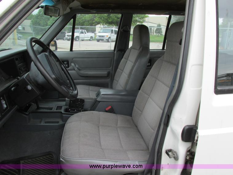 image for item F4901 1996 Jeep Cherokee Sport SUV