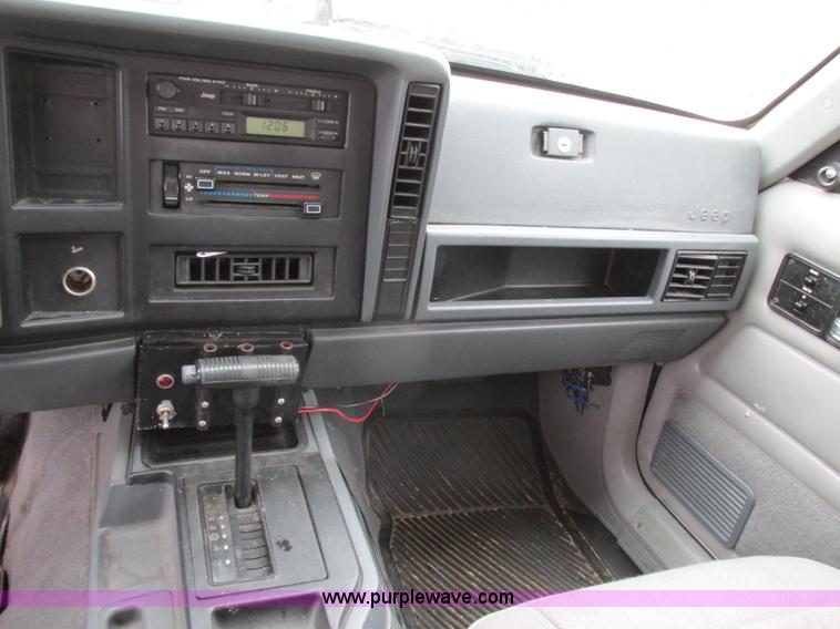 image for item F4901 1996 Jeep Cherokee Sport SUV