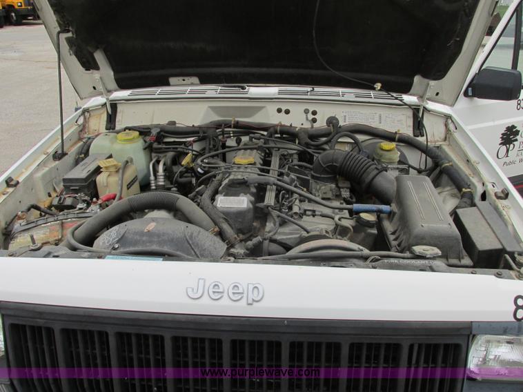 image for item F4901 1996 Jeep Cherokee Sport SUV