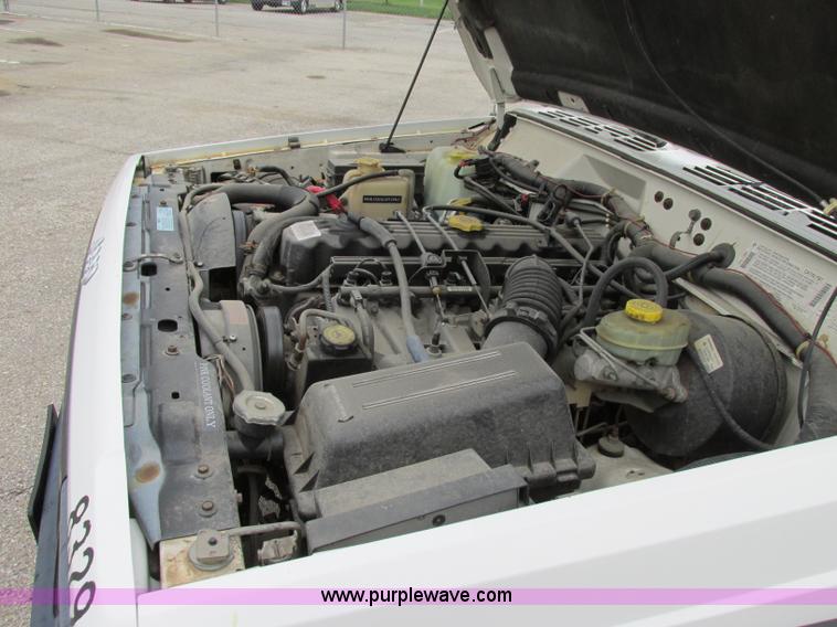 image for item F4901 1996 Jeep Cherokee Sport SUV