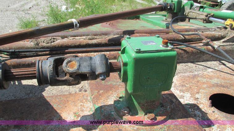 image for item G9253 John Deere 1517 batwing mower
