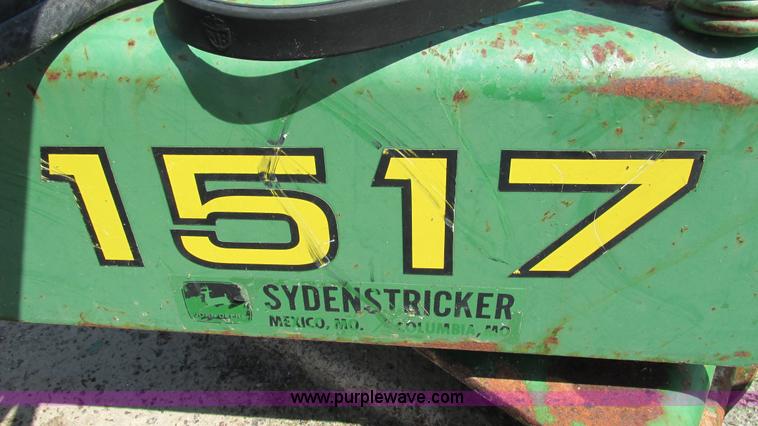 image for item G9253 John Deere 1517 batwing mower