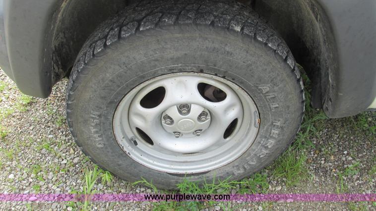 image for item G9261 2002 Jeep Liberty Sport SUV