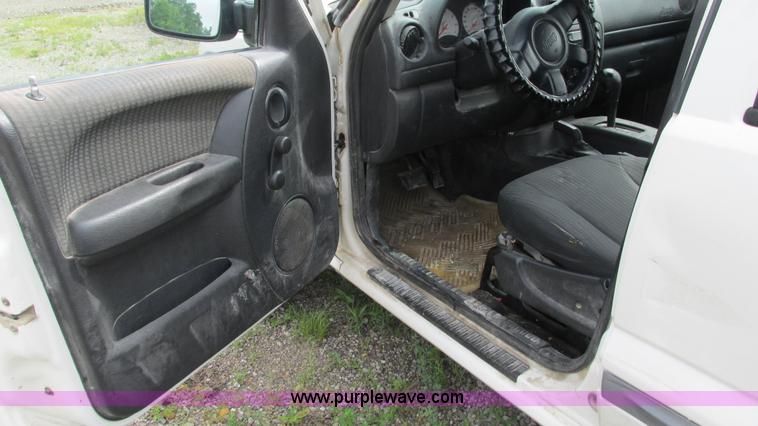 image for item G9261 2002 Jeep Liberty Sport SUV