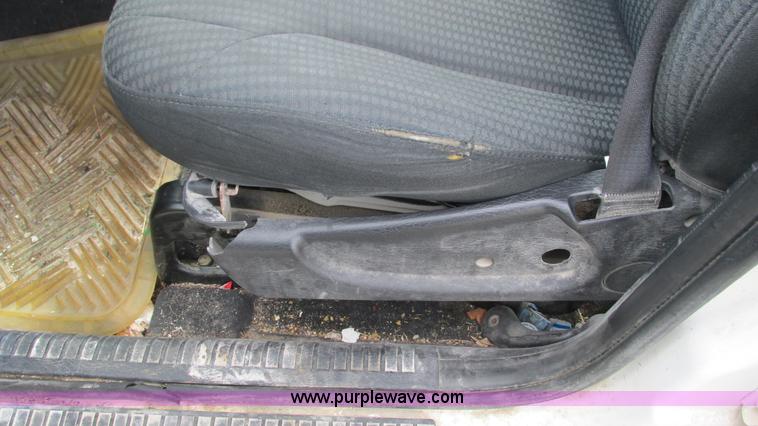 image for item G9261 2002 Jeep Liberty Sport SUV