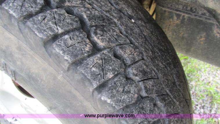 image for item G9261 2002 Jeep Liberty Sport SUV