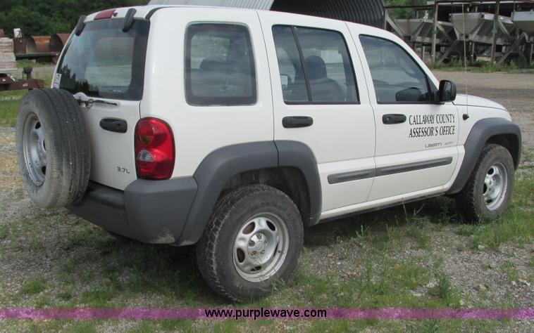 image for item G9261 2002 Jeep Liberty Sport SUV