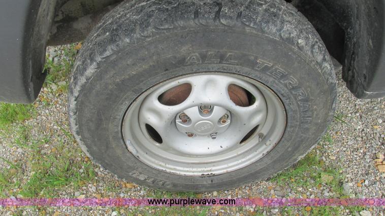 image for item G9261 2002 Jeep Liberty Sport SUV