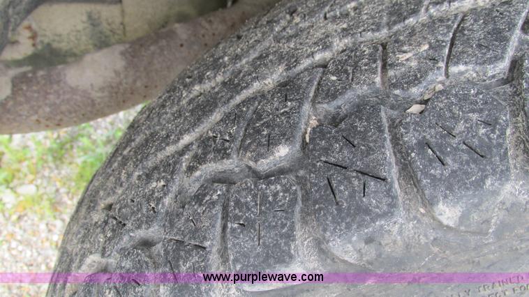 image for item G9261 2002 Jeep Liberty Sport SUV