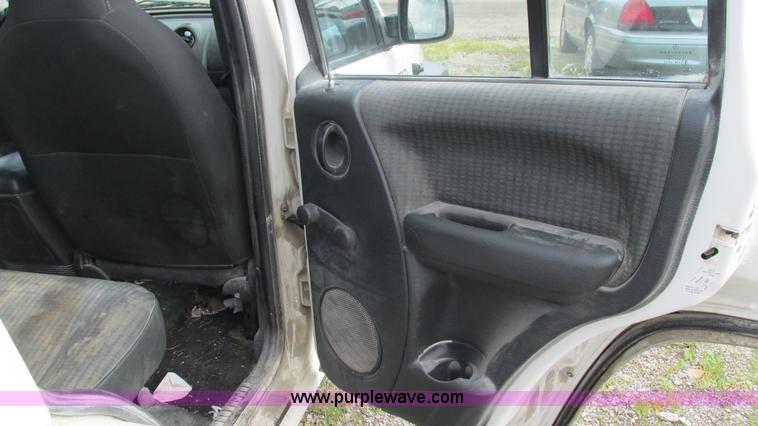 image for item G9261 2002 Jeep Liberty Sport SUV