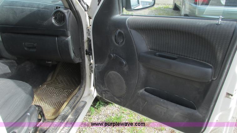 image for item G9261 2002 Jeep Liberty Sport SUV