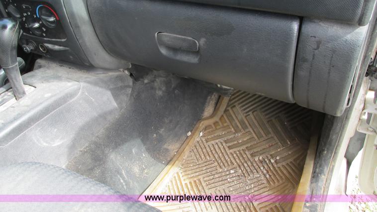 image for item G9261 2002 Jeep Liberty Sport SUV