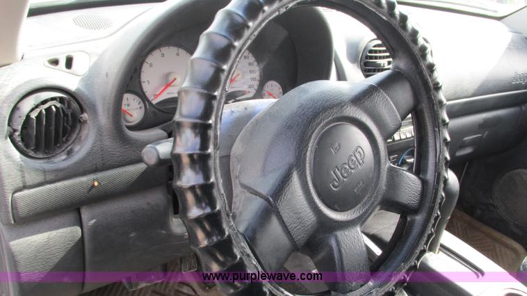 image for item G9261 2002 Jeep Liberty Sport SUV