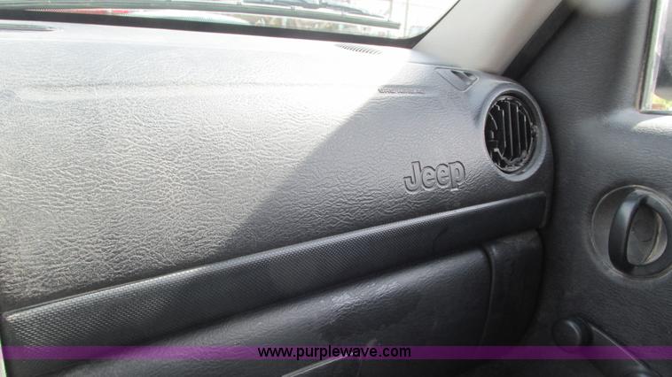 image for item G9261 2002 Jeep Liberty Sport SUV