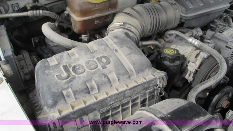 image for item G9261 2002 Jeep Liberty Sport SUV