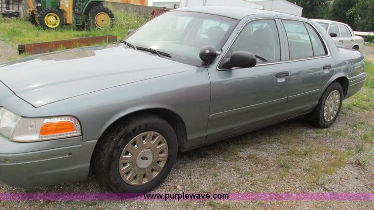 image for item G9262 2005 Ford Crown Victoria Police Interceptor
