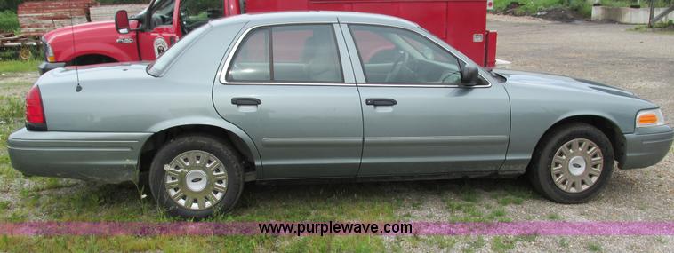 image for item G9262 2005 Ford Crown Victoria Police Interceptor