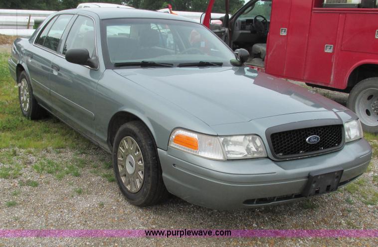 image for item G9262 2005 Ford Crown Victoria Police Interceptor
