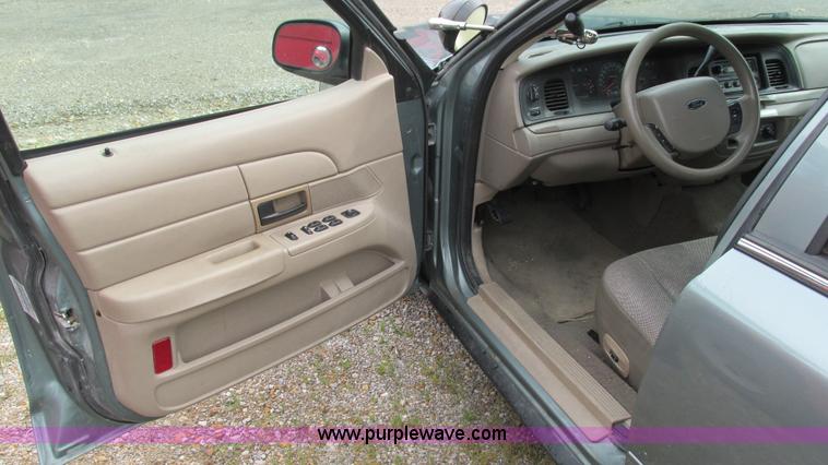 image for item G9262 2005 Ford Crown Victoria Police Interceptor