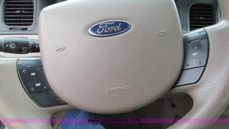 image for item G9262 2005 Ford Crown Victoria Police Interceptor