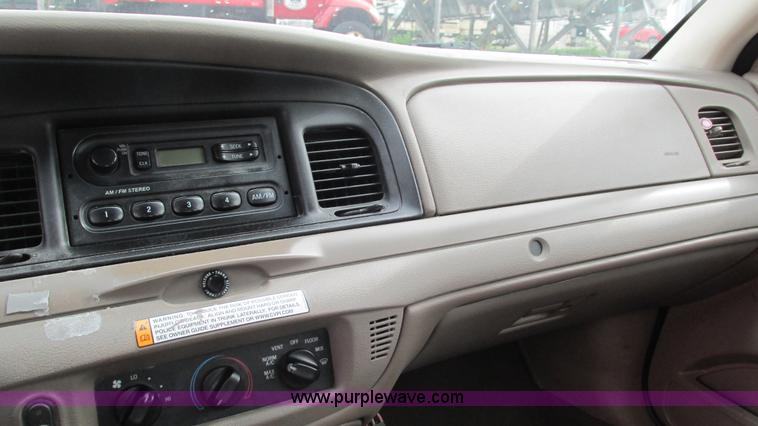 image for item G9262 2005 Ford Crown Victoria Police Interceptor