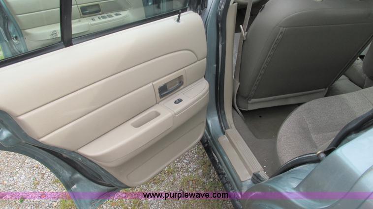 image for item G9262 2005 Ford Crown Victoria Police Interceptor