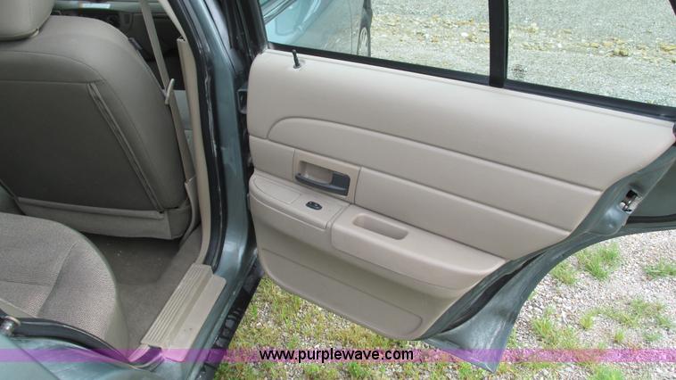 image for item G9262 2005 Ford Crown Victoria Police Interceptor