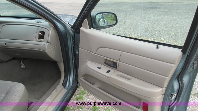 image for item G9262 2005 Ford Crown Victoria Police Interceptor